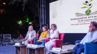 Didim Belediye Başkanı Hatice Gençay, 7. Burhaniye Kitap Fuarı kapsamında