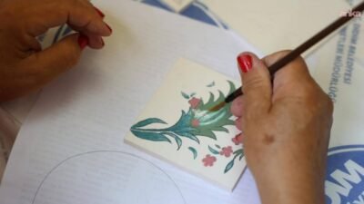 Didim Belediyesi Çini Boyama Kursu, geleneksel çini sanatını yaşatmak ve