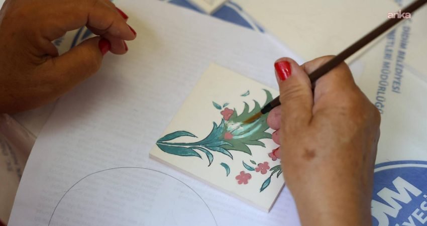 Didim Belediyesi Çini Boyama Kursu, geleneksel çini sanatını yaşatmak ve