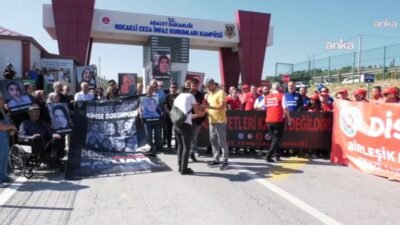 Dilovası'nda kaçak parfüm dolumu yapılan fabrikada çıkan yangında 3'ü çocuk