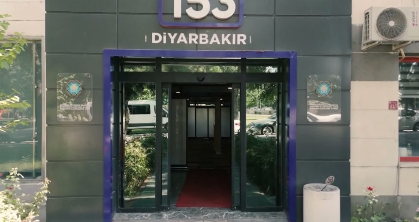 Diyarbakır Büyükşehir Belediyesi, "çok dilli belediyecilik" uygulamaları kapsamında ALO 153