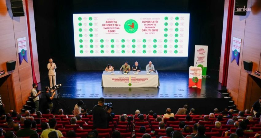 Demokratik Bölgeler Partisi tarafından Diyarbakır’da düzenlenen Demokratik Ekonomi ve Ekonomik