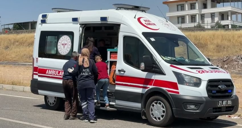 Diyarbakır’da engellileri taşıyan midibüs ile otomobilin çarpışması sonucu ilk belirlemelere