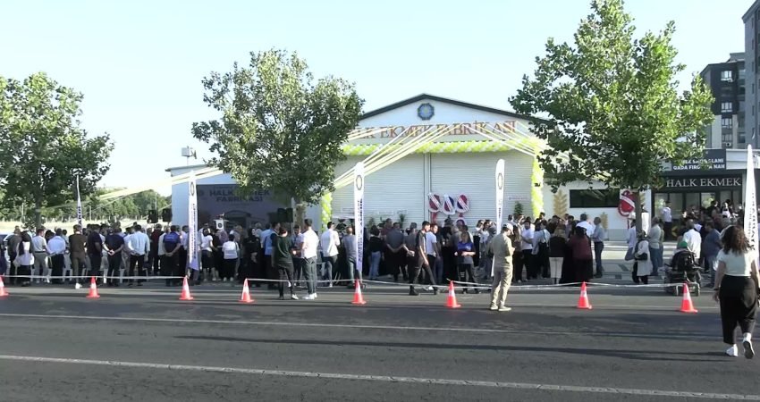 Diyarbakır Büyükşehir Belediyesi, günlük 100 bin ekmek üretim kapasitesine sahip