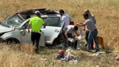 Diyarbakır’da sürücüsünün kontrolünden çıkarak tarlaya yuvarlanan otomobildeki 5 kişi yaralandı.