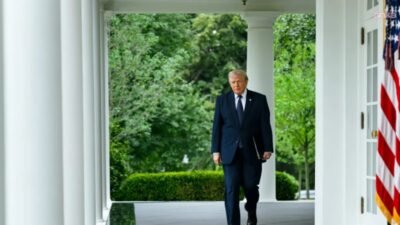 ABD Başkanı Donald Trump, Hürmüz Boğazı'nda yeniden abluka uygulayacaklarını belirterek,
