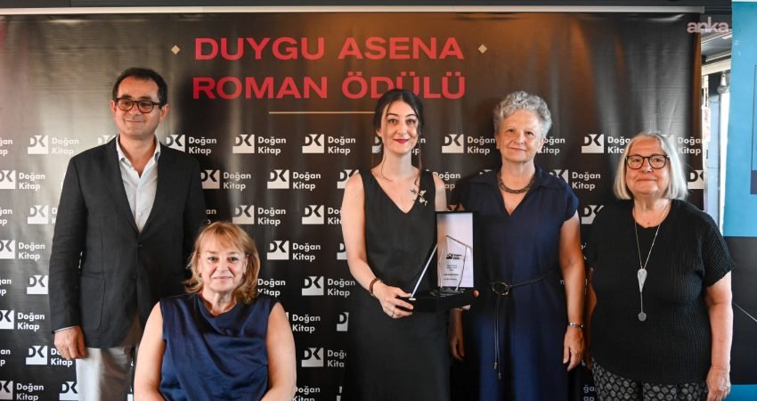 2007 yılından itibaren verilen Duygu Asena Roman Ödülü, Beşiktaş Belediyesi’nin