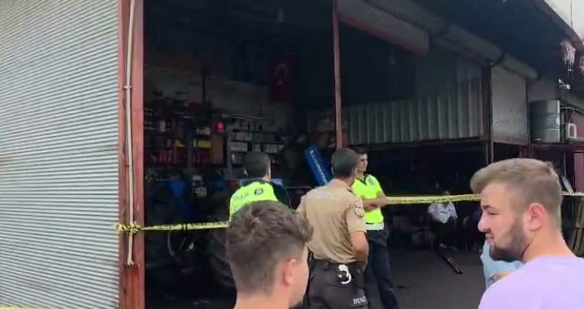 Osmaniye'nin Düziçi ilçesinde traktör tamiri yaptığı sırada hidrolik aksamına sıkışan