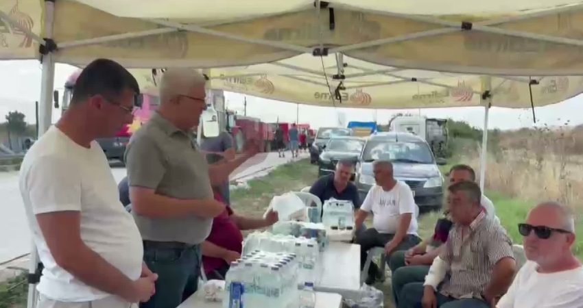 Edirne’de Toprak Mahsulleri Ofisi’nin (TMO) buğday teslim kuyruğunda bekleyen üretici