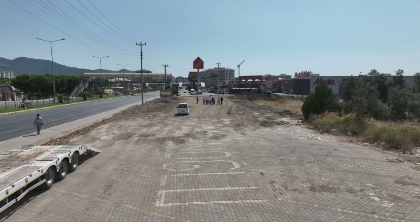 Edremit Belediyesi, ilçenin en yoğun ulaşım akslarından E-87 Karayolu üzerinde