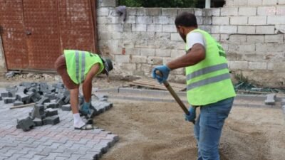 Efeler Belediyesi, Umurlu Mahallesi'nde yaşam kalitesini artırmak amacıyla yol bakım,