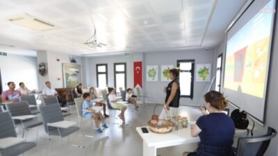 Efes Tarlası Yaşam Köyü'nde düzenlenen "Çocuk ve Genç Tarım Eğitimleri"