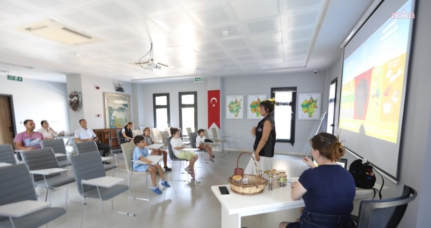Efes Tarlası Yaşam Köyü'nde düzenlenen "Çocuk ve Genç Tarım Eğitimleri"