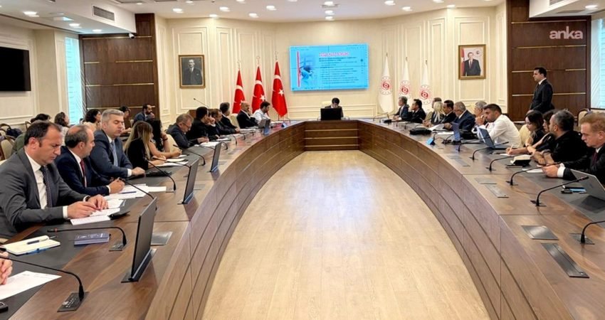 Eğitim-İş, özel sektör öğretmenleri ve mülakat mağduru öğretmenlerin katılımıyla Çalışma