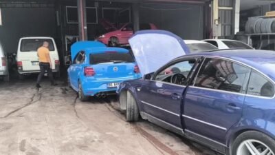 Osmaniye'de otomobil tamircisi Erdem Taştepe, ekonomik sıkıntı yaşayanların araçlarının bakımlarını