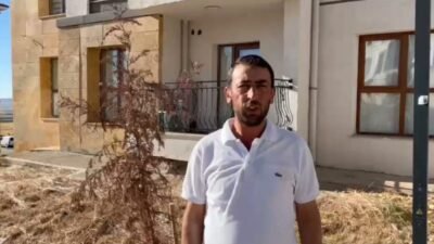 Elazığ’ın Sarıçubuk Köyü’nde inşa edilen TOKİ konutlarına yerleşen depremzedeler, yüklenici