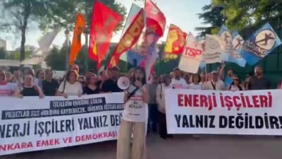 DİSK/Enerji-Sen Genel Başkanı Süleyman Keskin ile Genel Sekreteri Emin Atsız'ın gözaltına alınmasına tepki gösteren