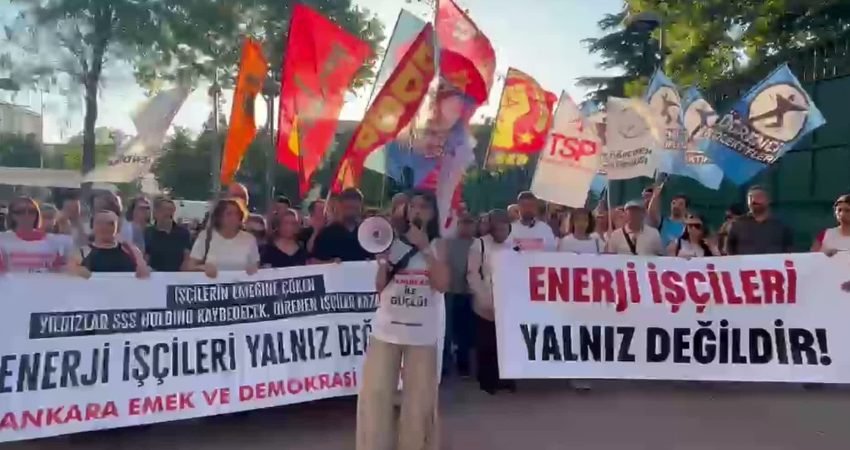 DİSK/Enerji-Sen Genel Başkanı Süleyman Keskin ile Genel Sekreteri Emin Atsız'ın gözaltına alınmasına tepki gösteren