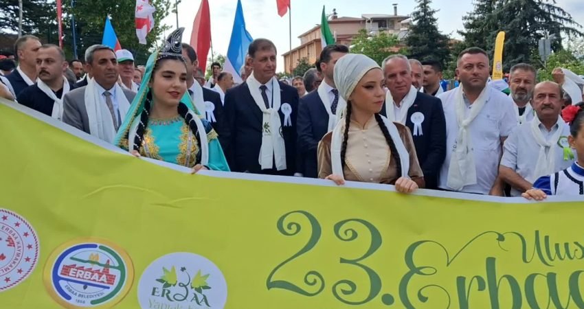Tokat’ın Erbaa ilçesinde düzenlenen 23. Uluslararası Erbaa Narince Yaprak Festivali,
