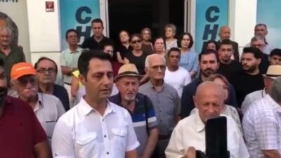 Erzin Belediye Başkanı Ökkeş Elmasoğlu, CHP’den istifa ettiğini ve siyasi