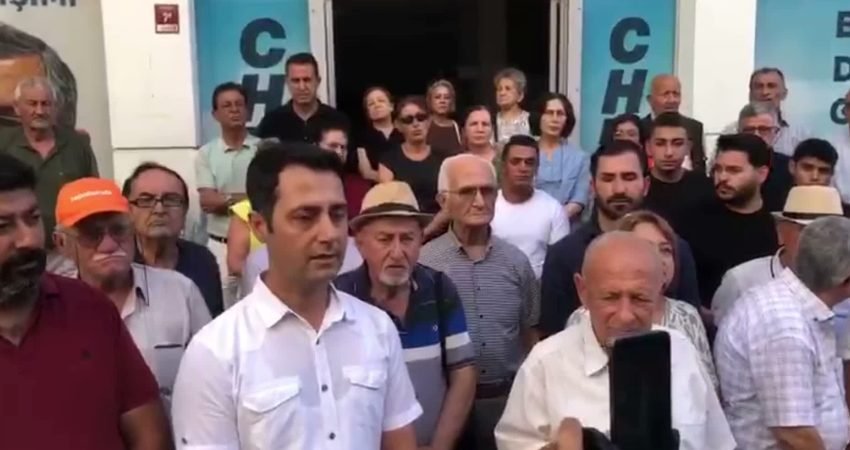 Erzin Belediye Başkanı Ökkeş Elmasoğlu, CHP’den istifa ettiğini ve siyasi