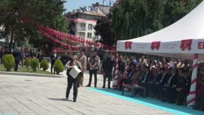 Erzurum Kongresi’nin 107'nci yıl dönümü kentte törenlerle kutlandı. Fener alayı,