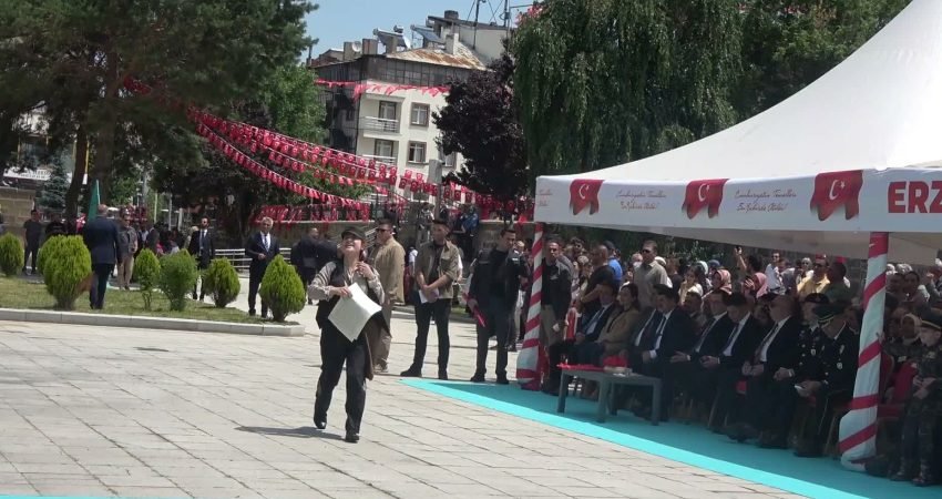 Erzurum Kongresi’nin 107'nci yıl dönümü kentte törenlerle kutlandı. Fener alayı,