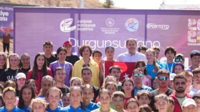 Eskişehir Büyükşehir Belediyesi'nin ev sahipliğinde Sarısungur Göleti'nde düzenlenen Durgunsu Kano