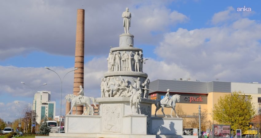 Eskişehir Büyükşehir Belediyesi, "Eskişehir Tarihi Yürüyüş Yolları Serisi" kapsamında düzenlediği