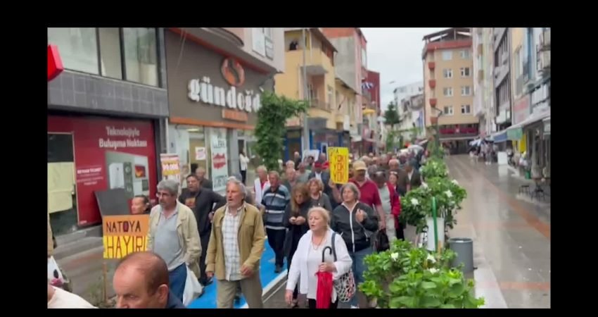 Çeşitli siyasi partiler, sendikalar ve sivil toplum örgütü üyeleri NATO'yu