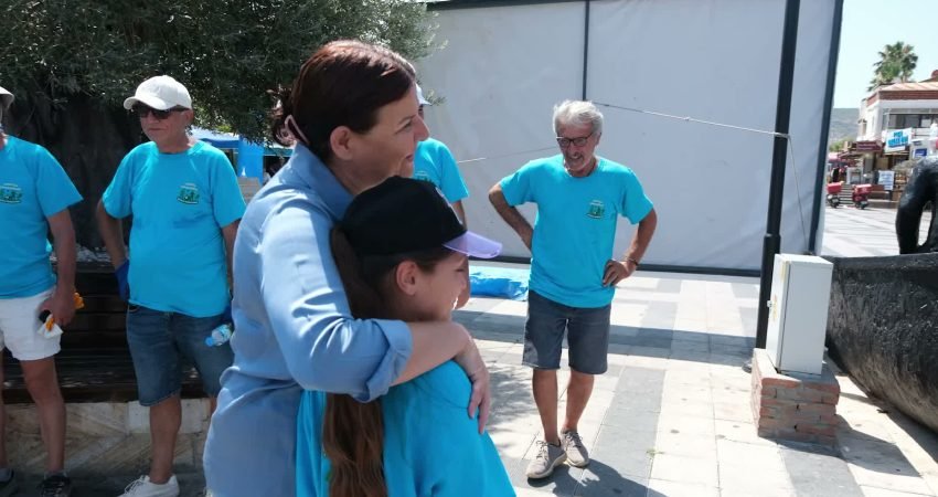 Foça Belediyesi ile İzmir Büyükşehir Belediyesi'nin ortaklaşa gerçekleştirdiği deniz ve