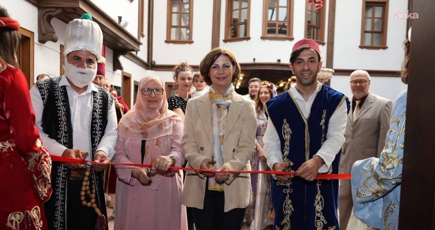 Eskişehir Büyükşehir Belediyesi ev sahipliğinde hazırlanan "Geçmişin Zarafeti" Saray ve