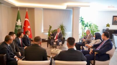 Gelecek Partisi Genel Başkanı Ahmet Davutoğlu,  Atanamayan Uzmanlar Derneği Genel