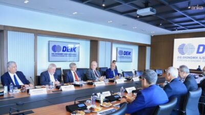 Gelecek Partisi Genel Başkanı Ahmet Davutoğlu, DEİK Başkanı Nail Olpak'ı