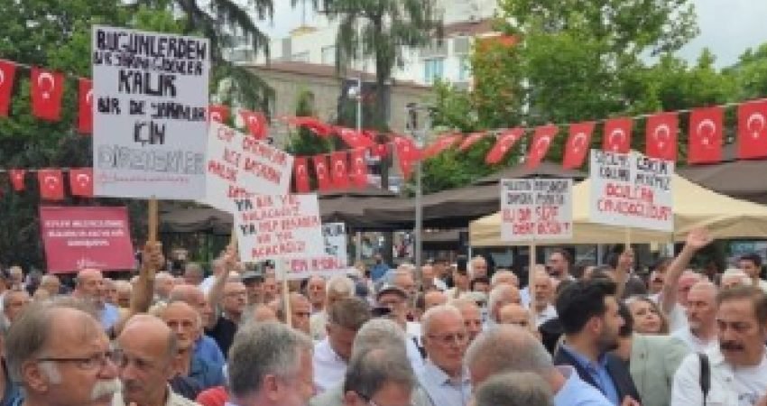 Cumhuriyet Halk Partisi (CHP) Merkez Yönetim Kurulu (MYK) kararıyla görevden