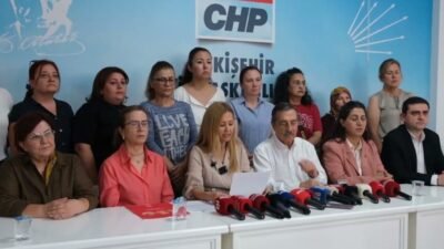 Görevden alınan CHP Eskişehir İl Kadın Kolları Başkanı Sibel Yeşildal,