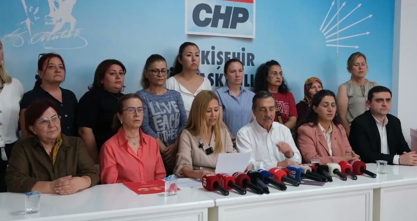 Görevden alınan CHP Eskişehir İl Kadın Kolları Başkanı Sibel Yeşildal,
