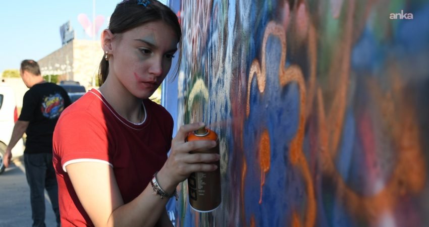 Lüleburgaz Belediyesi'nin ilk kez düzenlediği Gençlik ve Graffiti Festivali, iki