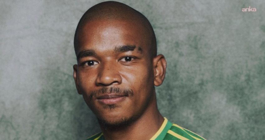Güney Afrika Milli Takımı ve Mamelodi Sundowns forması giyen Jayden