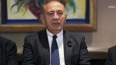 CHP İstanbul İl Başkanı Gürsel Tekin, CHP İstanbul İl binasında