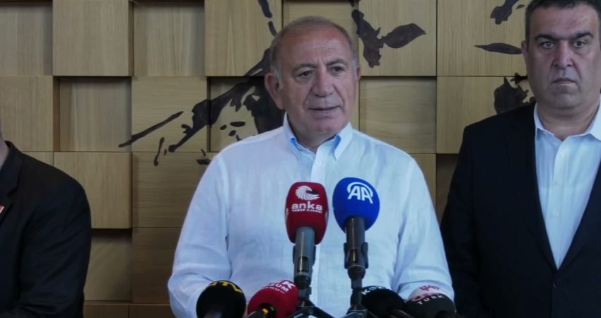 CHP İstanbul İl Başkanı Gürsel Tekin, CHP'ye katılım törenine ilişkin