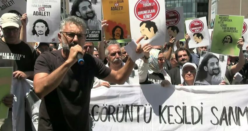 Sokak ortasında dövülerek öldürülen gazeteci, belgeselci Hakan Tosun'un duruşması öncesi