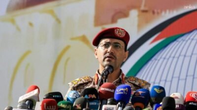 Yemen'deki Husiler, Suudi Arabistan'a karşı Kızıldeniz'de deniz ablukası başlattıklarını duyurdu.