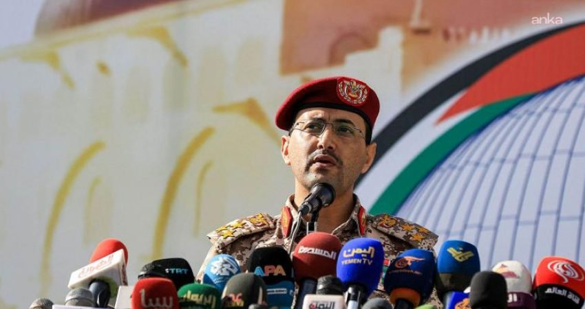 Yemen'deki Husiler, Suudi Arabistan'a karşı Kızıldeniz'de deniz ablukası başlattıklarını duyurdu.