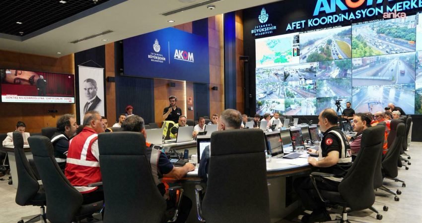 İBB Başkanvekili Nuri Aslan, İstanbul’daki sağanak yağışla ilgili AKOM’da konuştu.