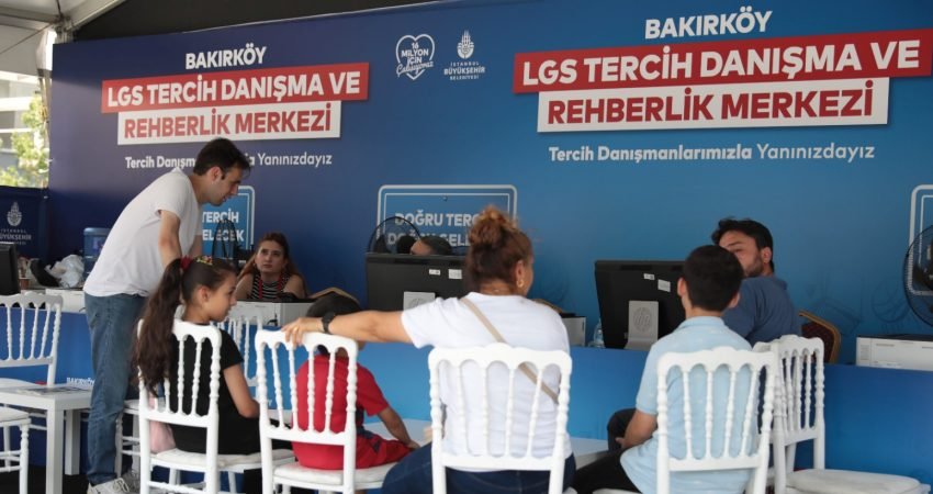İBB, Liselere Geçiş Sistemi (LGS) kapsamındaki tercih sürecinde, öğrencilerin doğru