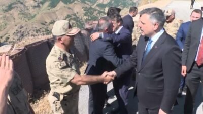 İçişleri Bakanı Mustafa Çiftçi, Hakkari'nin Şemdinli ilçesinde bulunan Zirvin Üs