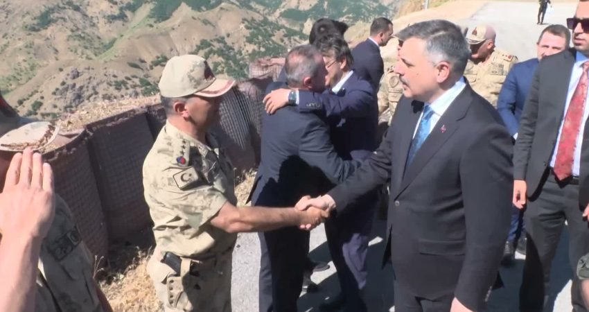 İçişleri Bakanı Mustafa Çiftçi, Hakkari'nin Şemdinli ilçesinde bulunan Zirvin Üs