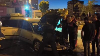 Iğdır'da park halindeki bir otomobilin aküsünün patlaması sonucu çıkan yangın,