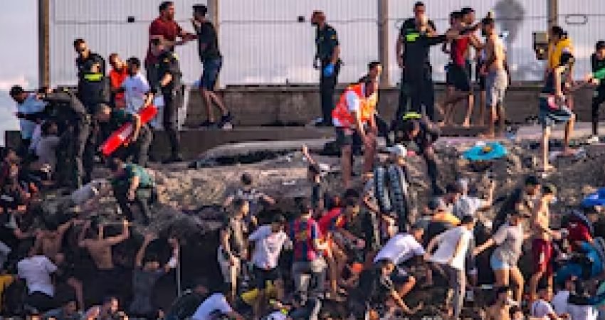İspanya İçişleri Bakanlığı'ndan yapılan açıklamada, yaklaşık 49 bin göçmenin son
